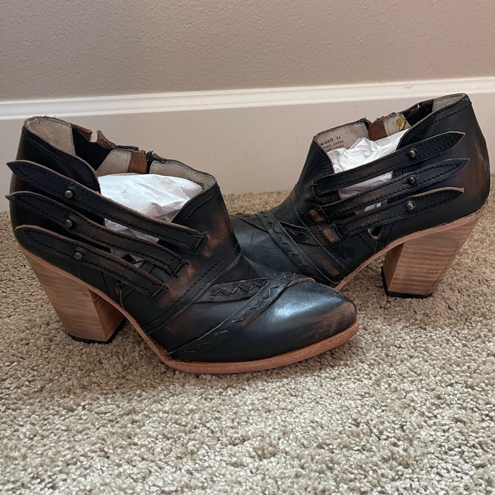 Freebird by Steven GATE, size 11 - fits 10-10.5